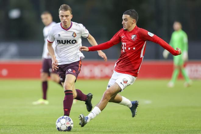 让他们在比 让他们在比